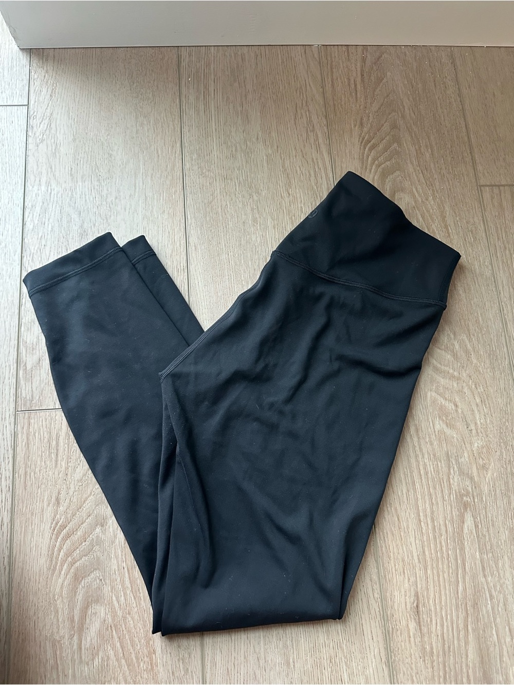 Lululemon wunder under size 8 Women's Black High-Waist